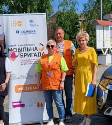 Мобільній бригаді на Полтавщині передали автомобіль для допомоги постраждалим від домашнього насильства