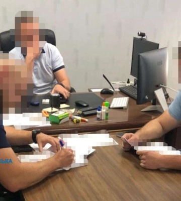 У Дніпрі слідчий вимагав у підприємця хабар 6 тисяч доларів
