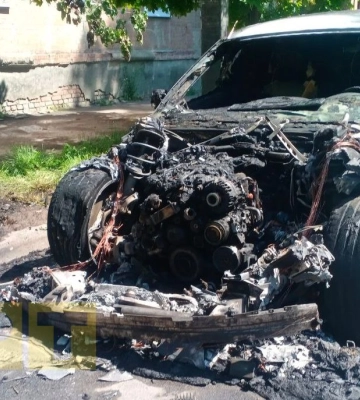 У Полтаві горів автомобіль по вулиці Балакіна