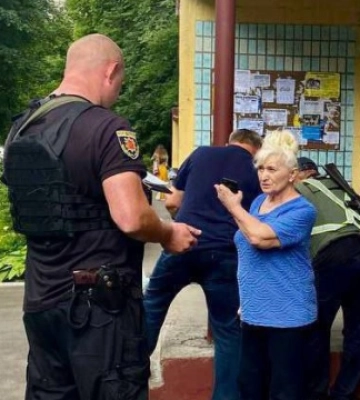 Секретар Запорізької міськради Куртєв закликав містян викликати поліцію у разі зачинених укриттів