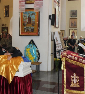 У Полтаві прощаються із Владиславом Зозулею, який поліг під час виконання бойового завдання