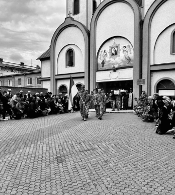 У Мукачеві попрощалися із полеглою у війні Надією Хрупіною