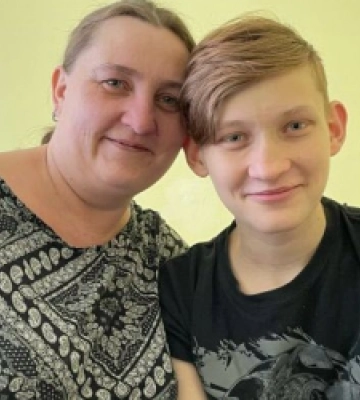 Хворів 10 років: у Львові медики пересадили від мами нирку 17-річному хлопцю