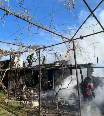 Частный сектор на Харьковщине оказался под ударом РФ: вспыхнул пожар 