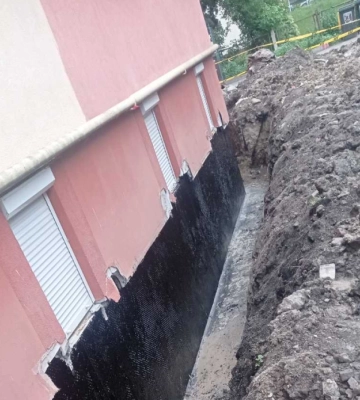 У Львові рятують будинки від підтоплення