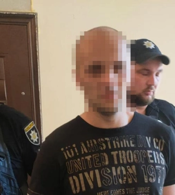 У Харкові затримали чоловіка, який намагався зґвалтувати жінку в підʼїзді багатоповерхівки