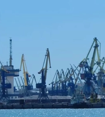 Три больших российских корабля зашли в порт оккупированного Бердянска — власти