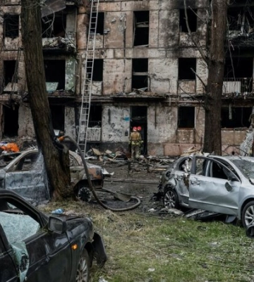 «Долго кричала». В результате удара России по жилому дому в Кривом Роге погибли молодые супруги