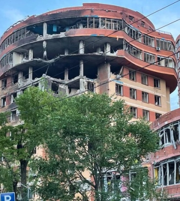 Руїни та пожежі: рятувальники показали наслідки удару по Одесі 