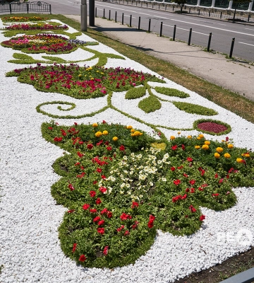 В Харькове создали клумбу по эскизу школьника 