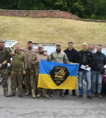 Черговий гуманітарний вантаж та автівки для військових отримала Рівненщина від української діаспори з Торонто