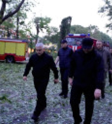 Через нічну атаку рф на Одесу під завалами можуть бути люди: в ОВА показали наслідки удару