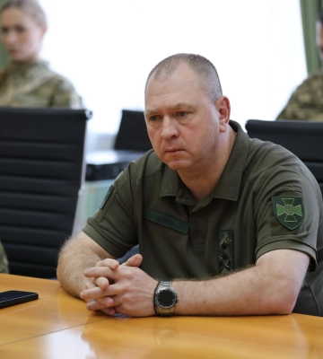 Голова ДПСУ Сергій Дейнеко вручив ордени «За мужність» родинам полеглих героїв-прикордонників