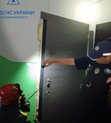 У Луцьку рятувальники в зачиненій квартирі виявили тіло чоловіка