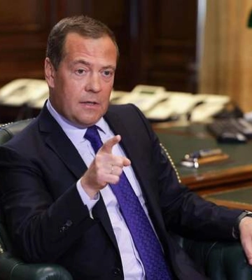 Медведев после заявлений Путина размечтался о &quot;санитарной зоне&quot; до Львова и попытался пригрозить Западу