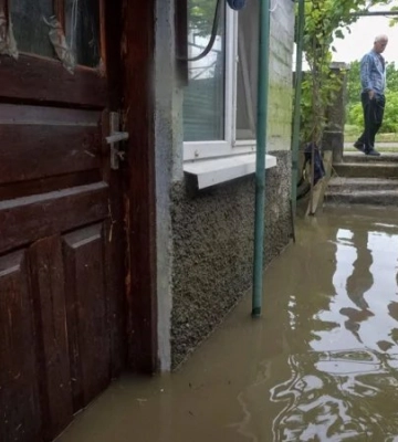 Ситуация в Херсонской области: уровень воды снизился почти до двух метров, подтопленными остаются десятки населенных пунктов