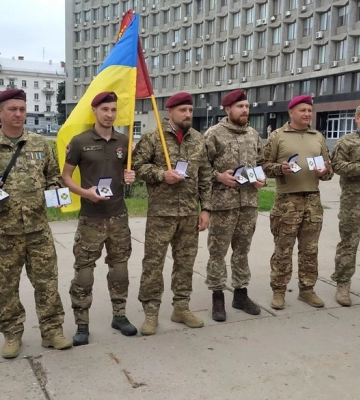 Військових, які брали участь у боях на вул. Герасима Кондратьєва у перший день вторгнення, нагородили на сесії міськради