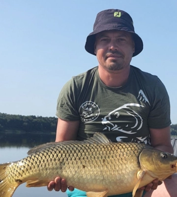 У селі на Рівненщині рибалка спіймав 10-кілограмового коропа