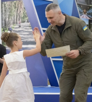 Кличко вручив талановитим дітям творчі стипендії міського голови