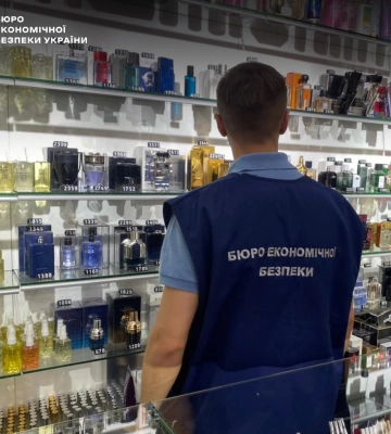 У Дніпрі знайшли підпільне виробництво парфумів: проведено обшуки (ФОТО)