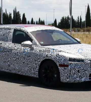 Новий універсал Skoda Superb виїхав на тести