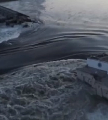 Внаслідок теракту на Каховській ГЕС у воду потрапило 150 тонн мастила: в ОП попередили про ризики