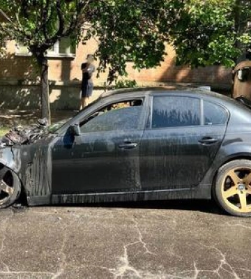 У Полтаві під час руху загорілося авто