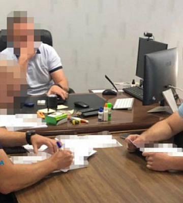 У Дніпрі слідчий вимагав у підприємця хабар 6 тисяч доларів