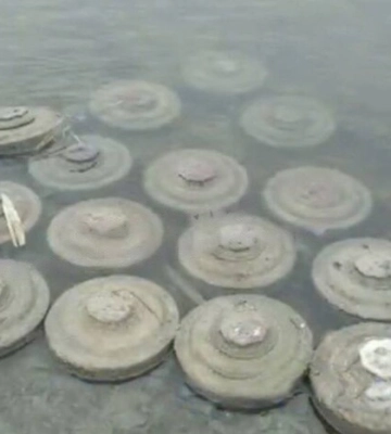 Підрив Каховської ГЕС. У воді детонують міни (відео)