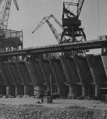 Як у 1950-х роках будувалась Каховська ГЕС. Фото, що вражають