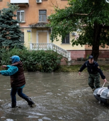 ОГП: війська РФ обстріляли Херсон – постраждали волонтери, які допомагали з евакуацією