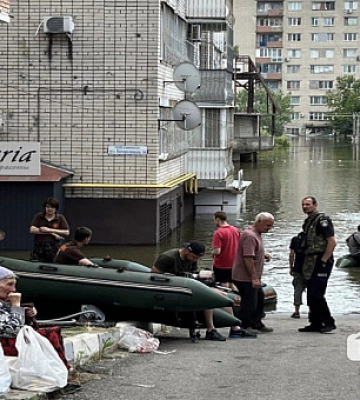 Как криворожская молодежь помогает спасать людей и животных в Херсонской области