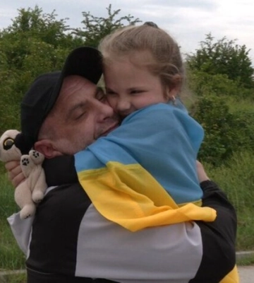 Політв&#039;язень Захтей повернувся в Україну після 6,5 років неволі в РФ: зворушливе відео