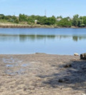 Подрыв Каховской ГЭС: вода вымывает исторические артефакты в неисследованных курганах Херсонщины