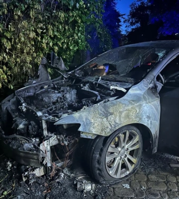 У Рівному горів легковий автомобіль