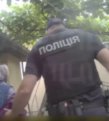 Закарпатські ТОРівці допомогли бабусі, яка впала та не могла підвестися на подвір&#039;ї власного будинку