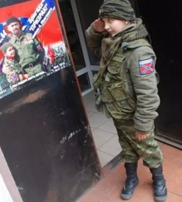 Російські загарбники проводять ідеологічну обробку молоді в тимчасово окупованих районах Херсонщини