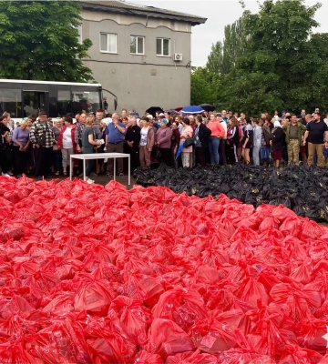 Миколаївські поліцейські допомогли латвійським волонтерам доставити гуманітарну допомогу жителям Куцурубської громади
