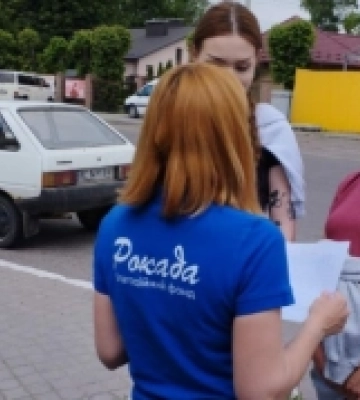 Благодійники передали допомогу вимушеним переселенцям, що живуть у Рожищі