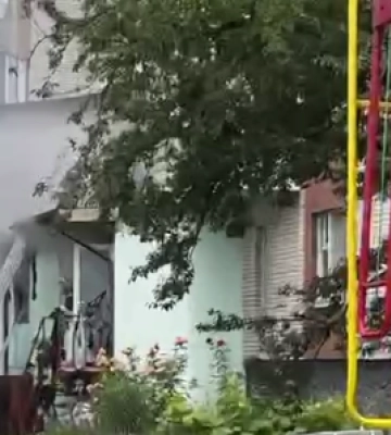 У луцькій багатоповерхівці горить квартира. Відео