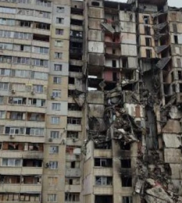 Волонтер из Китая разрисовывает в Харькове разрушенные дома Северной Салтовки