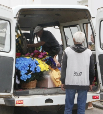 У Полтаві в останню путь провели військового Романа Хірамонова, який понад рік вважався безвісно зниклим
