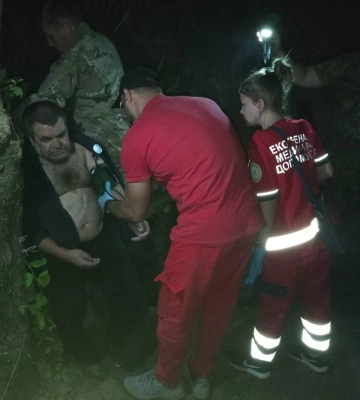 В Одеській області врятували механіка буксира, який випав за борт, - ФОТО
