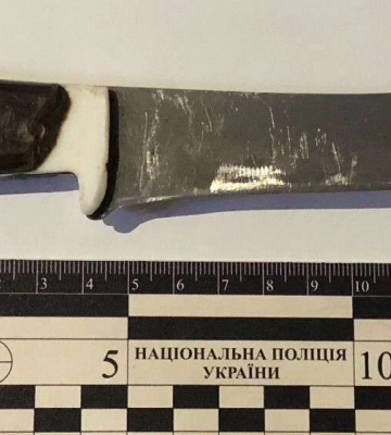 В Никополе мужчина получил нож в живот от друга