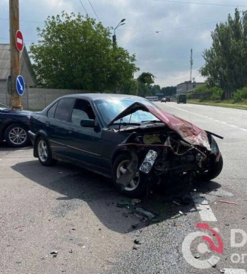 У Дніпрі BMW протаранив Renault на перехресті (ВІДЕО)