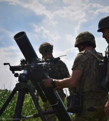 Ворог зосереджує зусилля на Лиманському, Бахмутському, Авдіївському та Мар’їнському напрямках. За добу - 30 боєзіткнень, - Генштаб