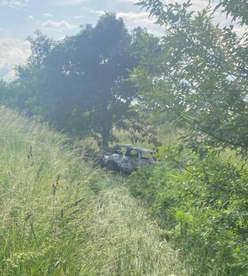 Смертельна ДТП на Волині: ВАЗ врізався у дерево і загорівся