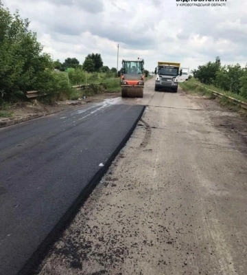 На трасі Кіровоградщини дорожники проводять аварійний ремонт покриття мостів