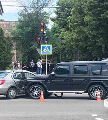 У Кривому Розі зіштовхнулись дві автівки, постраждав чоловік