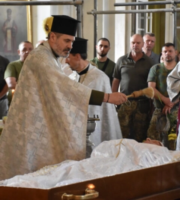 У Луцьку попрощалися із Героєм, який помер від тяжких поранень (Фото)